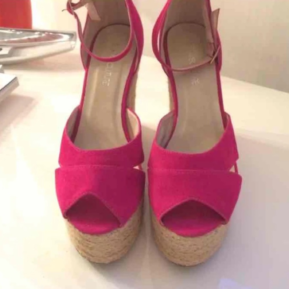 ⚡️SUPER CUTE PINK WEDGES